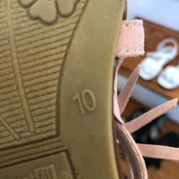 SOLD somewhere elseLittle girls size 10 sandals - Picture 3 of 4